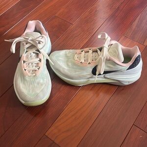 Nike Air Zoom G.T. Cut 2 Basketball Shoes size 5